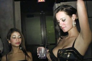 鞭打调教下贱的烂货h多人攻